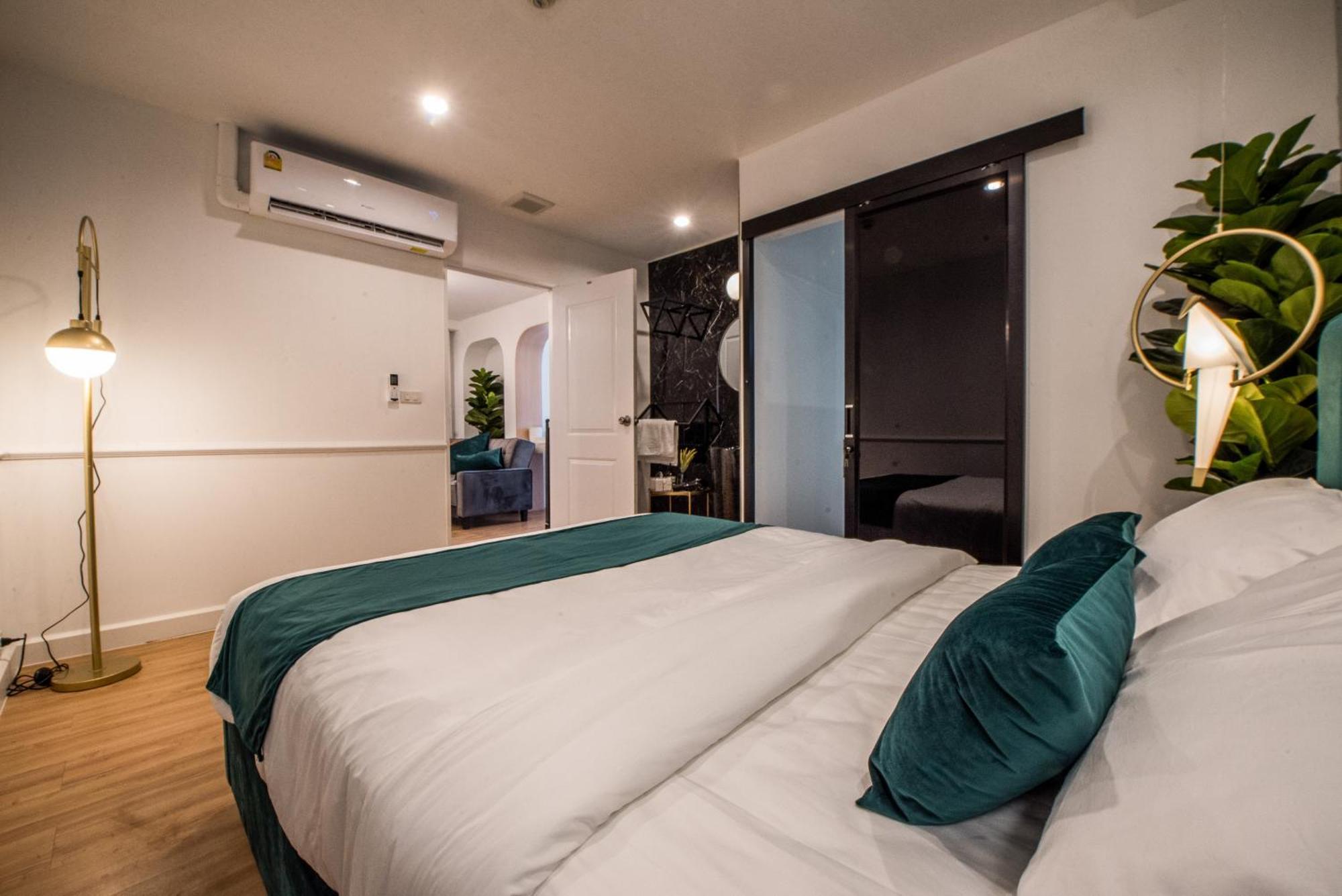 Theme Boutique Hotel Bangkok Makkasan Номер фото