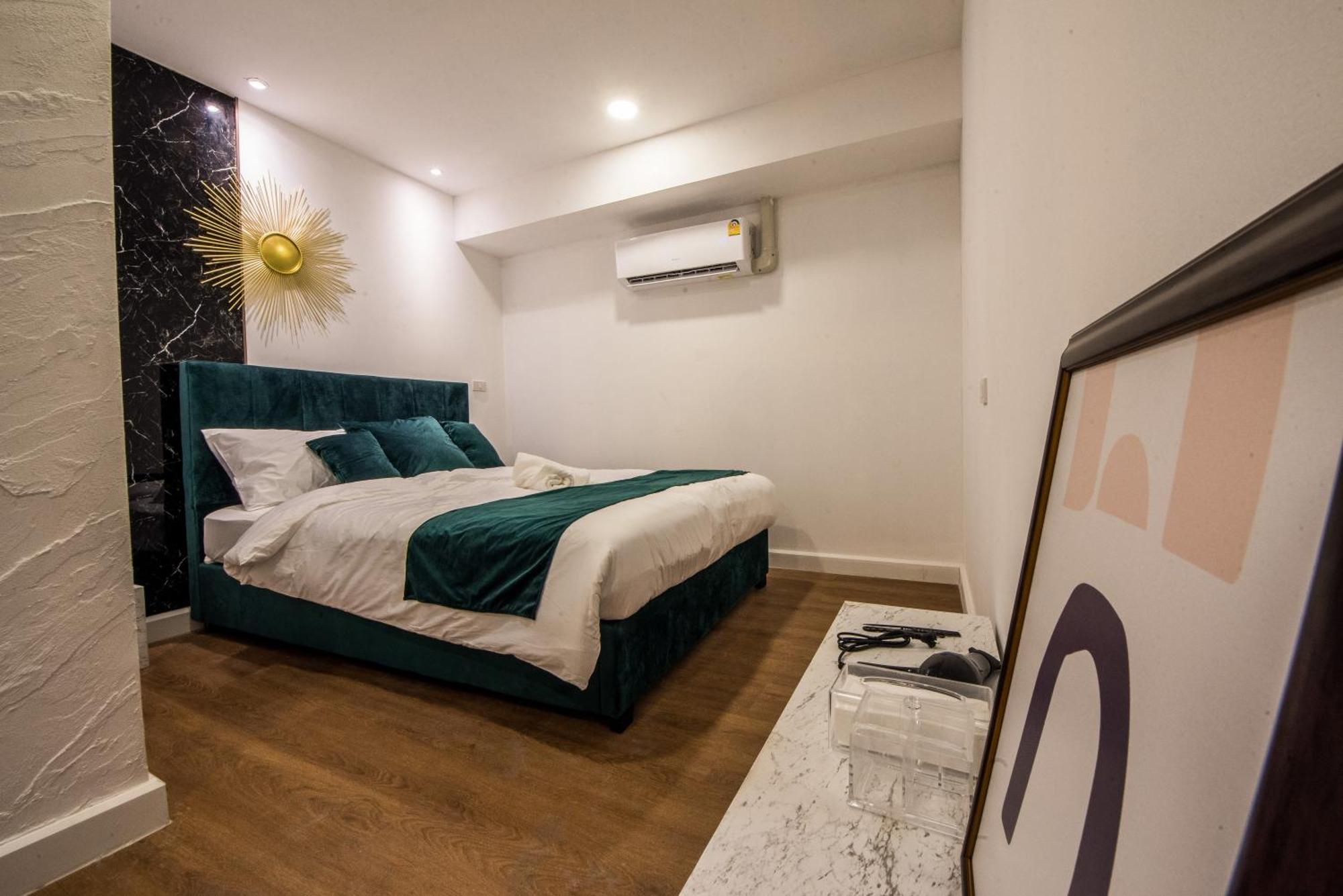 Theme Boutique Hotel Bangkok Makkasan Номер фото