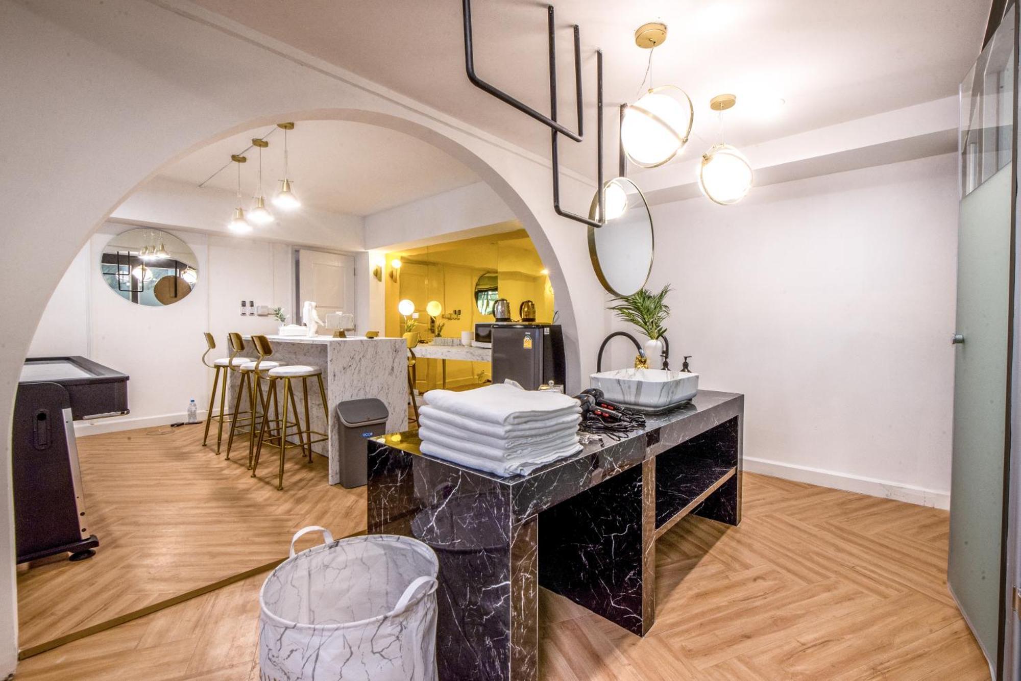 Theme Boutique Hotel Bangkok Makkasan Номер фото